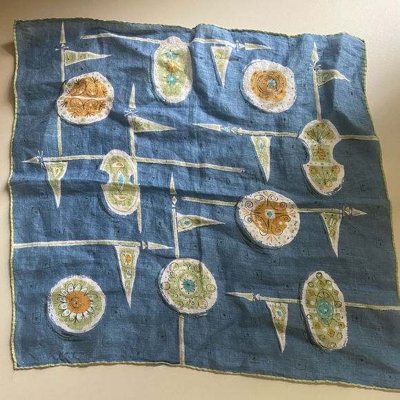 Vintage Jeanne Miller Linen Hankie - Great Cond w Blue & Gold Pennants & Shields - Picture 5 of 9